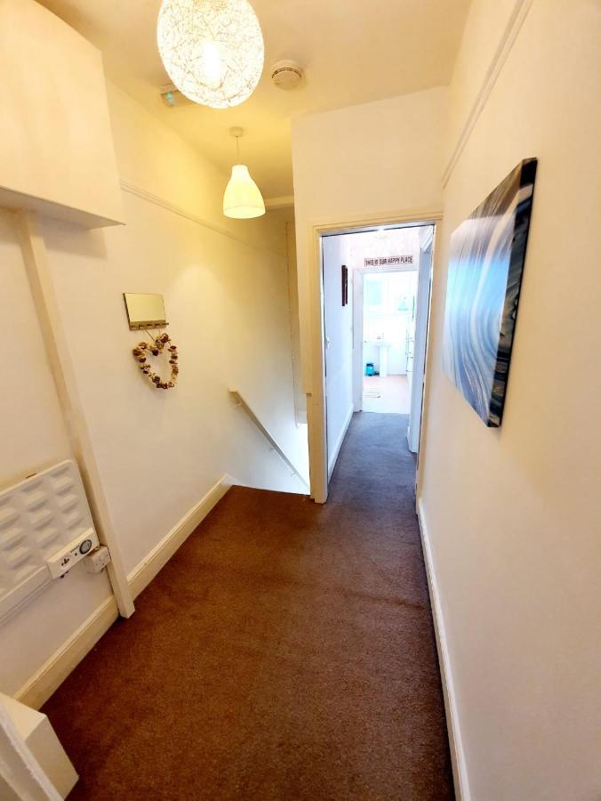 Three Bedroom Apartment In Heart Of Rayleigh Exterior photo